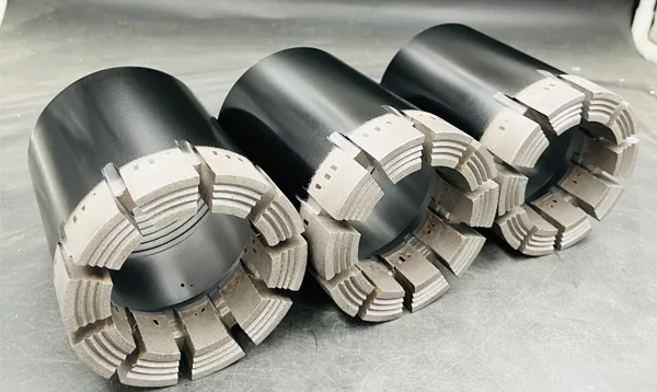 Emdirilmiş elmas çekirdek Bit