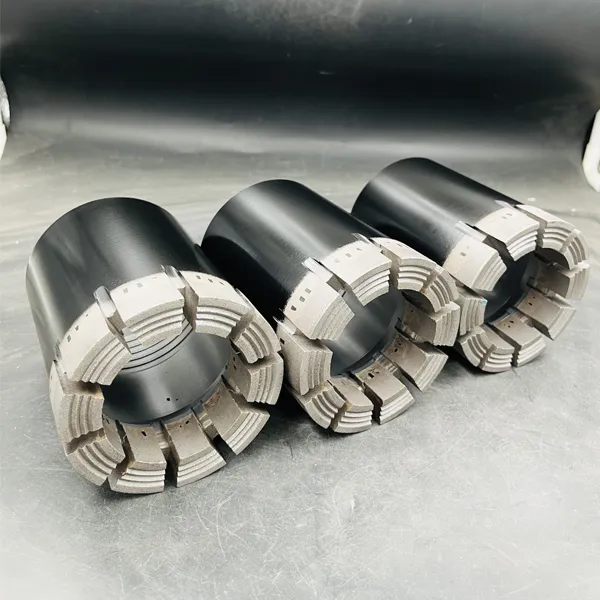 Emdirilmiş elmas çekirdek Bit